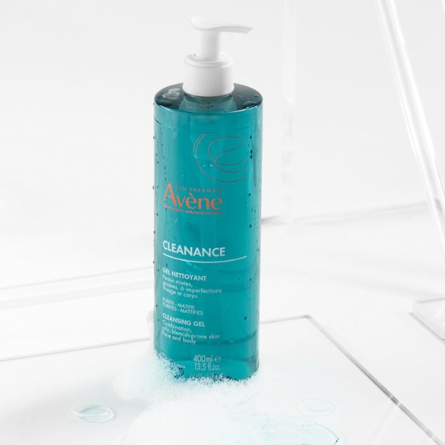Tekstura gela Avène Cleanance u nježnoj plavoj nijansi s prozirnim mjehurićima