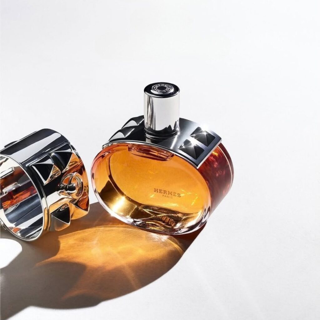 Hermès Barénia Pleine Fleur eau de parfum u narančasto-ružičastoj bočici sa srebrnim detaljima
