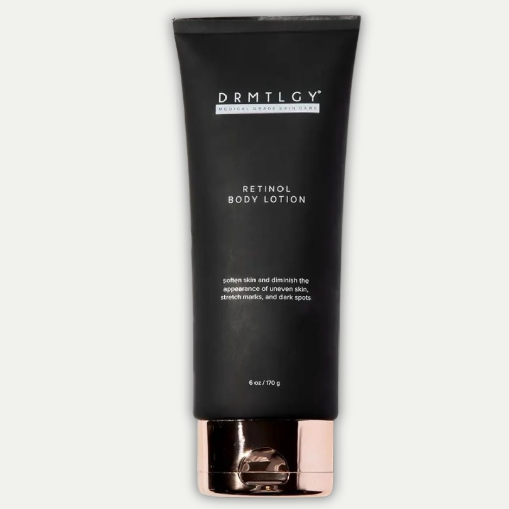 DRMTLGY Retinol Body Lotion u crnoj tubi s ružičasto-zlatnim čepom na svijetloj pozadini